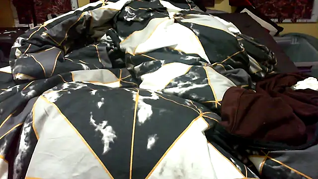 Snapshot of Mic_Oxinner chatting on December 1, 2025, 9:04 pm Mic Oxinner online show from December 1, 2025, 9:04 pm