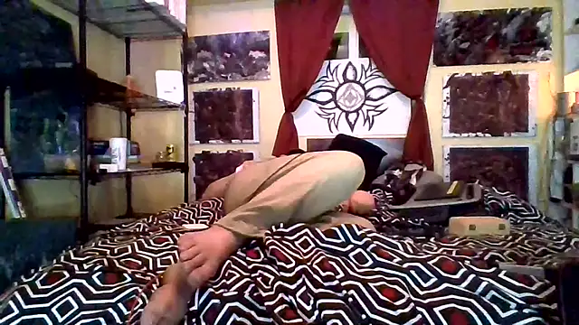 Snapshot of Mic_Oxinner chatting on November 16, 2025, 6:40 am Mic Oxinner online show from November 16, 2025, 6:40 am