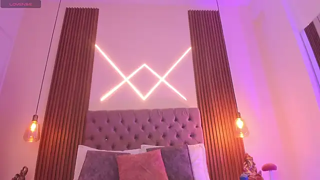 Sophia turneer online show from September 12, 2025, 2:34 am