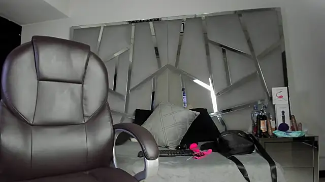 Catherinee69 x online show from March 21, 2026, 5:52 am