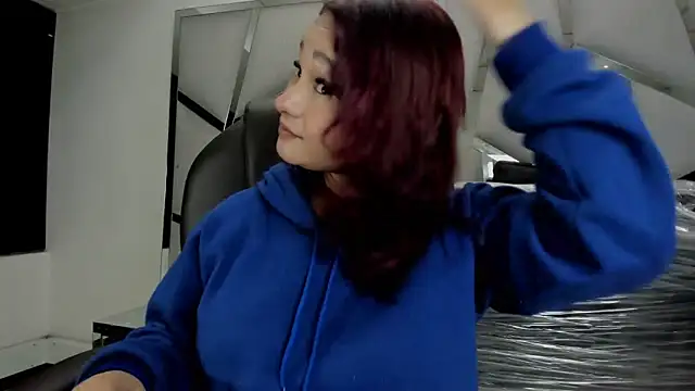 Catherinee69 x online show from April 18, 2026, 1:30 am