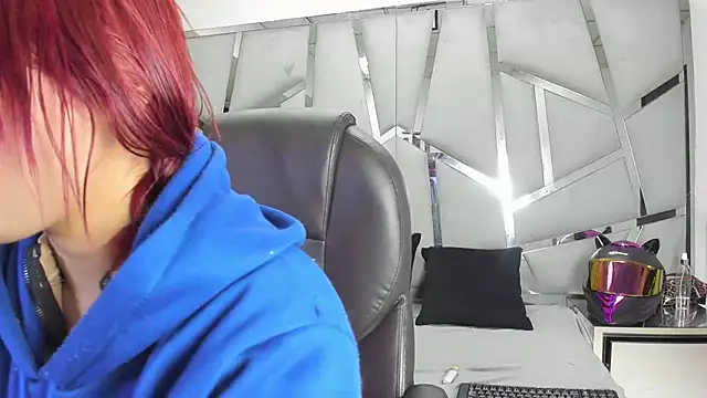 Snapshot of Catherinee69_x chatting on January 12, 2026, 4:08 am Catherinee69 x online show from January 12, 2026, 4:08 am