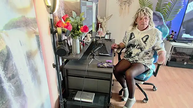 Anjela30 online show from March 25, 2026, 3:33 pm