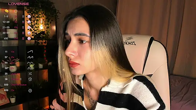 DarlaLike online show from November 20, 2025, 3:40 am