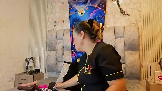 charlotte  G online show from October 16, 2025, 11:18 am