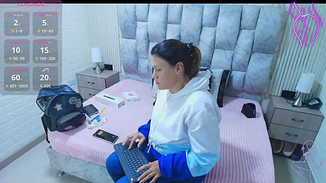 charlotte  G online show from October 1, 2025, 11:03 am