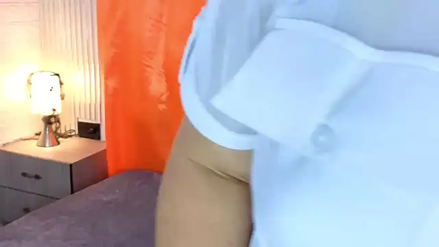 charlotte  G online show from October 8, 2025, 11:45 am