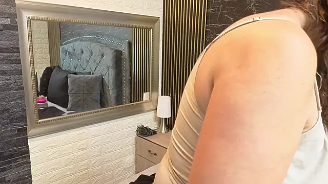 charlotte  G online show from March 12, 2026, 10:52 am