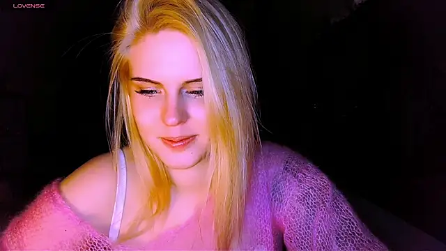 VoluptuousDreams online show from March 22, 2025, 6:14 pm