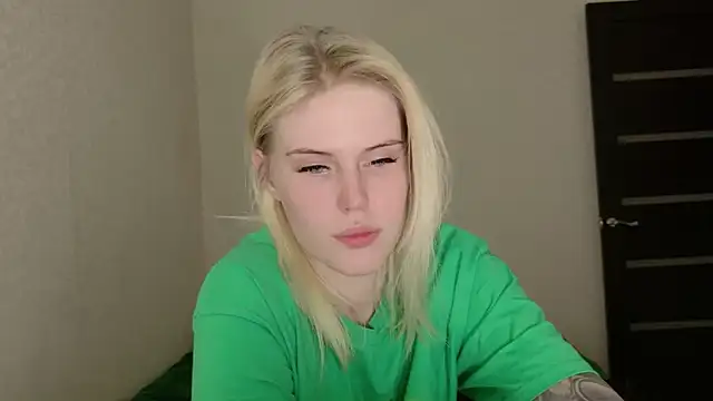 Snapshot of VoluptuousDreams chatting on May 30, 2026, 12:11 pm VoluptuousDreams online show from May 30, 2026, 12:11 pm
