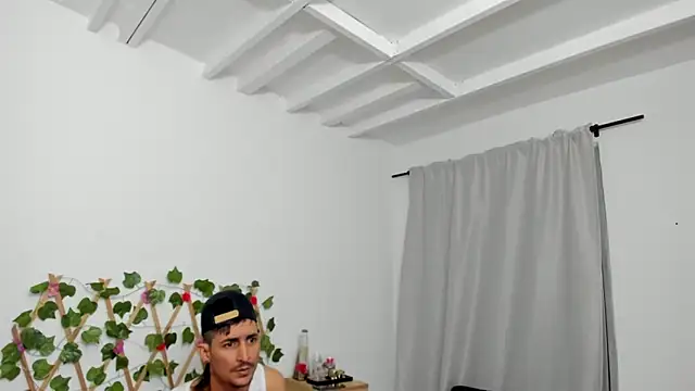 Snapshot of Zamu_1992 chatting on February 27, 2025, 3:18 am Zamu 1992 online show from February 27, 2025, 3:18 am