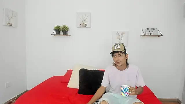 Snapshot of Zamu_1992 chatting on February 15, 2025, 2:26 am Zamu 1992 online show from February 15, 2025, 2:26 am