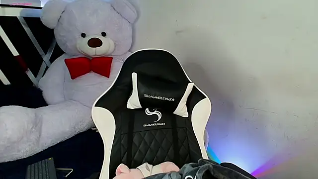 Niico Cruz online show from February 18, 2025, 4:48 am