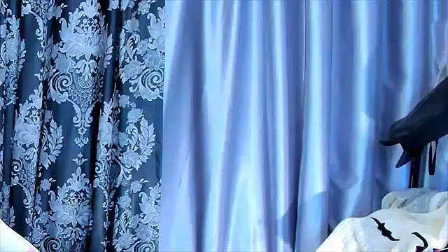 Snapshot of KamilaFoxy chatting on June 25, 2026, 4:10 am KamilaFoxy online show from June 25, 2026, 4:10 am