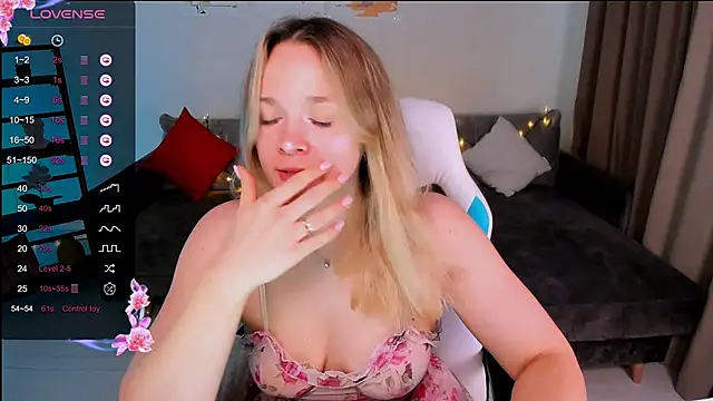 Snapshot of SherillBrill chatting on March 13, 2025, 2:55 pm SherillBrill online show from March 13, 2025, 2:55 pm