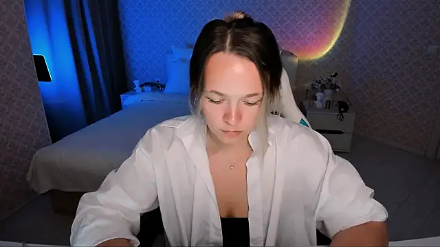 Snapshot of SherillBrill chatting on September 10, 2025, 3:00 pm SherillBrill online show from September 10, 2025, 3:00 pm