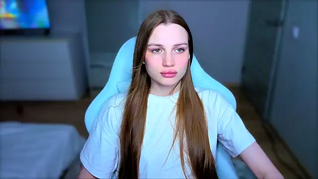 StellaLawless online show from May 17, 2026, 7:58 pm