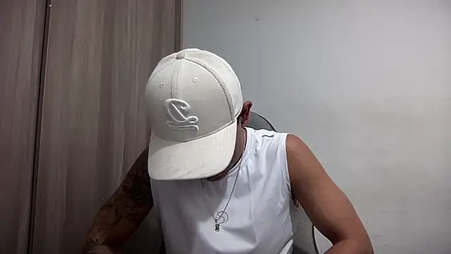 Snapshot of bob_petterson chatting on January 17, 2025, 6:15 am bob petterson online show from January 17, 2025, 6:15 am