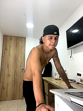 Snapshot of bob_petterson chatting on September 23, 2025, 1:56 am bob petterson online show from September 23, 2025, 1:56 am