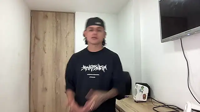 Snapshot of bob_petterson chatting on September 14, 2025, 12:00 am bob petterson online show from September 14, 2025, 12:00 am