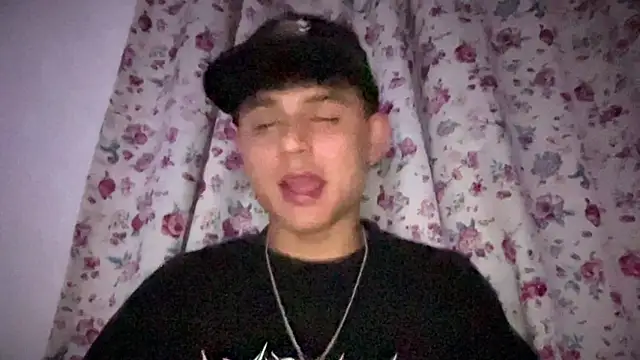 Snapshot of bob_petterson chatting on January 20, 2025, 12:57 am bob petterson online show from January 20, 2025, 12:57 am