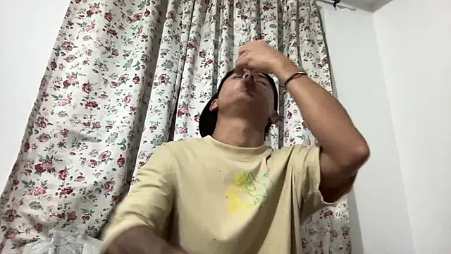 Snapshot of bob_petterson chatting on February 3, 2025, 2:36 am bob petterson online show from February 3, 2025, 2:36 am