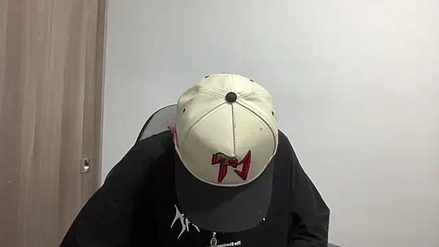 Snapshot of bob_petterson chatting on January 27, 2025, 1:05 am bob petterson online show from January 27, 2025, 1:05 am