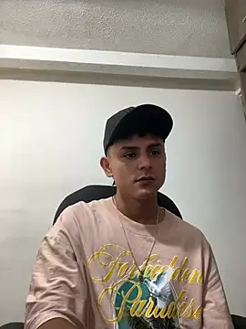 Snapshot of bob_petterson chatting on February 8, 2025, 8:32 pm bob petterson online show from February 8, 2025, 8:32 pm