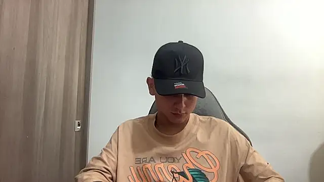 Snapshot of bob_petterson chatting on February 15, 2025, 8:12 pm bob petterson online show from February 15, 2025, 8:12 pm