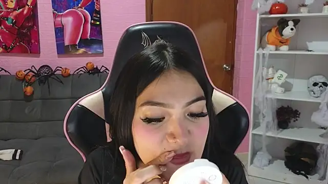 keity moon online show from October 28, 2025, 9:36 pm