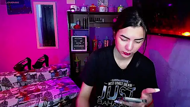 Snapshot of IsisRouse chatting on November 29, 2025, 3:39 am IsisRouse online show from November 29, 2025, 3:39 am