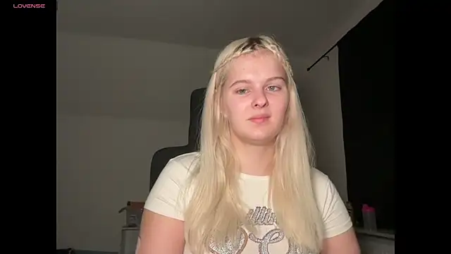 Snapshot of Allylove03 chatting on September 12, 2025, 5:56 pm Allylove03 online show from September 12, 2025, 5:56 pm
