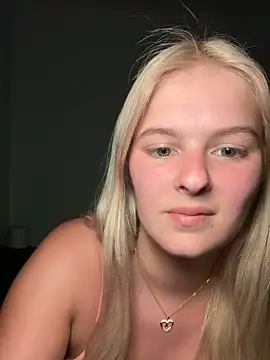 Allylove03 online show from April 30, 2026, 2:13 pm
