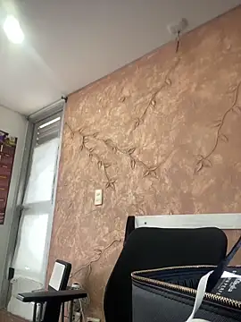 Miabonnett  online show from December 17, 2025, 12:21 pm