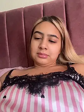 Miabonnett  online show from May 14, 2026, 11:51 am