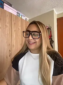 Snapshot of Miabonnett_ chatting on July 15, 2026, 2:24 pm Miabonnett online show from July 15, 2026, 2:24 pm