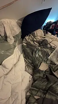 pervy devil online show from April 1, 2026, 6:04 am