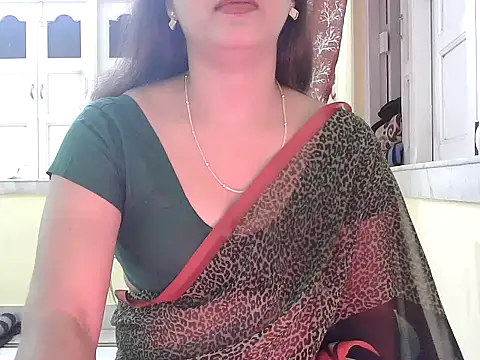 Snapshot of Model-Tanya chatting on November 21, 2025, 3:55 pm Model-Tanya online show from November 21, 2025, 3:55 pm