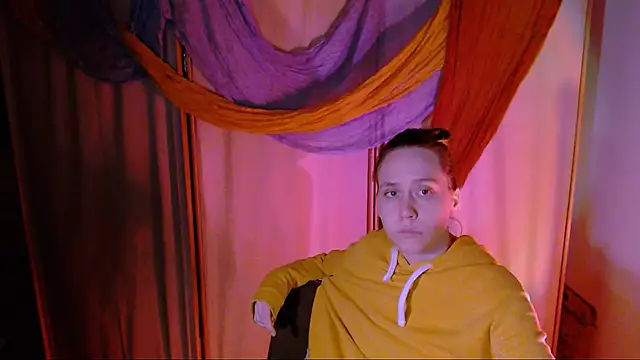 Malinax online show from December 1, 2025, 10:43 pm