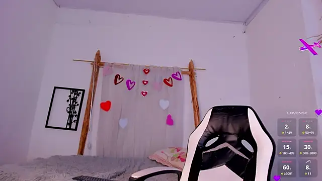 Snapshot of _RedMoon chatting on February 27, 2025, 7:37 pm RedMoon online show from February 27, 2025, 7:37 pm