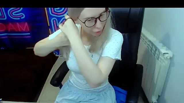 Snapshot of kerakiss877 chatting on March 19, 2025, 8:43 pm kerakiss877 online show from March 19, 2025, 8:43 pm