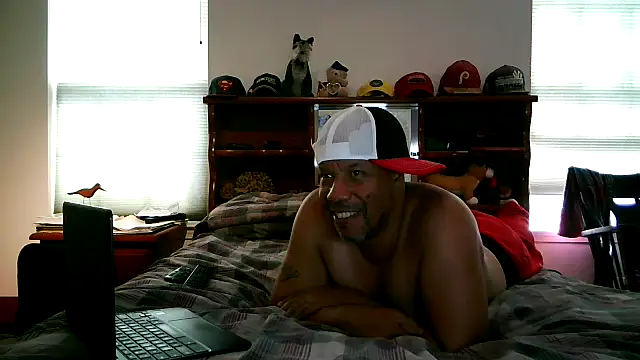 Snapshot of pimpdaddy4ever chatting on October 15, 2025, 3:31 pm pimpdaddy4ever online show from October 15, 2025, 3:31 pm
