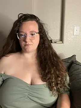 goodgirllolagrey online show from June 13, 2026, 3:37 am