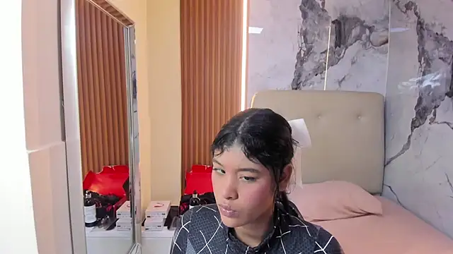 LAILAMORFY online show from May 26, 2026, 12:25 pm