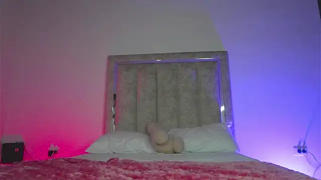 little-Emma online show from March 7, 2026, 11:43 pm