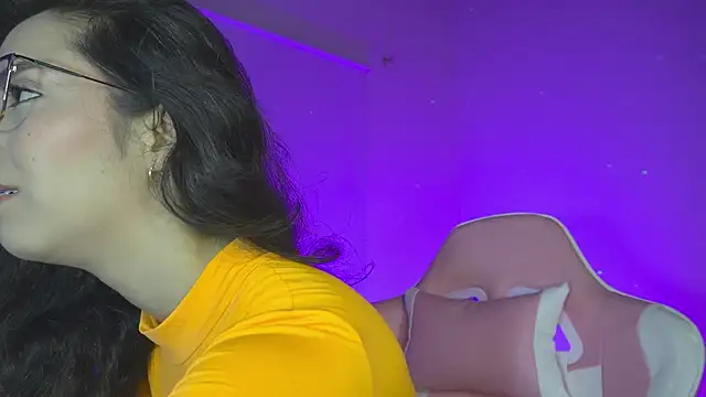 little-Emma online show from February 13, 2026, 3:06 am