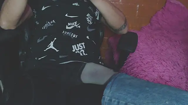 OldManAndGirlishLady online show from December 24, 2024, 2:10 am