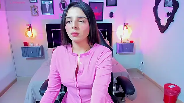 Charlotte  Benett online show from December 23, 2025, 3:39 am