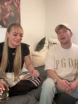 Snapshot of NickyGold_Official chatting on October 28, 2025, 10:41 pm NickyGold Official online show from October 28, 2025, 10:41 pm