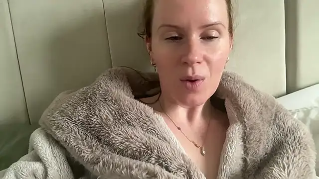 Snapshot of redheadrosie69 chatting on February 18, 2026, 10:01 am redheadrosie69 online show from February 18, 2026, 10:01 am